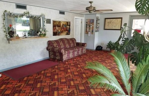 Leisenring Hotel | Melody Motor Lodge