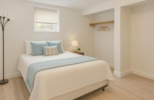 Saanich East Bed & Breakfast | Melrose Place Poolside Hideaway Basement Suite Sleeps 6 plus