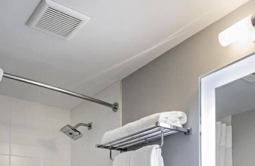 Bowery House | Memorable Getaway! 4 Deluxe Units, A Few Minutes Trip to the Cooper Triangle!