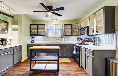 Central Colorado Springs House | Memorial Row! Downtown Escape w/Mountain Views