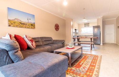 Oudtshoorn Apartment | Memories Self-Catering at 5 on Smith