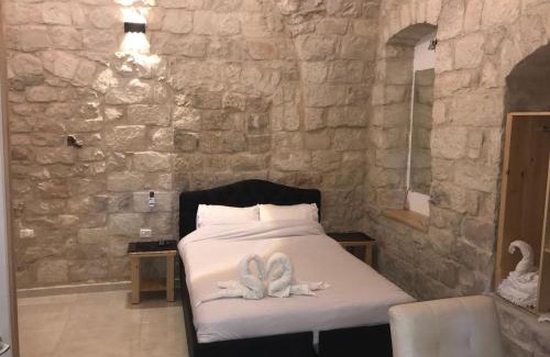 Safed Old City House | Mendy's Accommodation