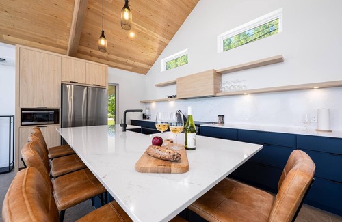 Petite-Riviere-Saint-Francois Ski Chalet | Mer et Mont 1223: Spa & River Views Near Le Massif