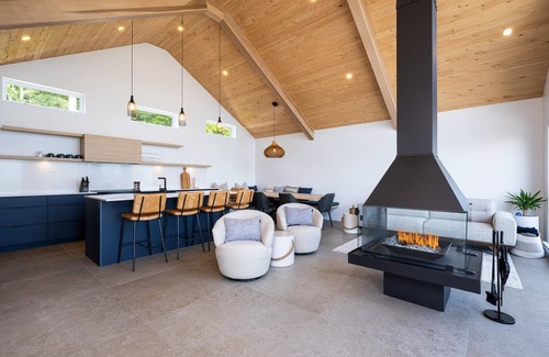 Petite-Riviere-Saint-Francois Ski Chalet | Mer et Mont 1223: Spa & River Views Near Le Massif