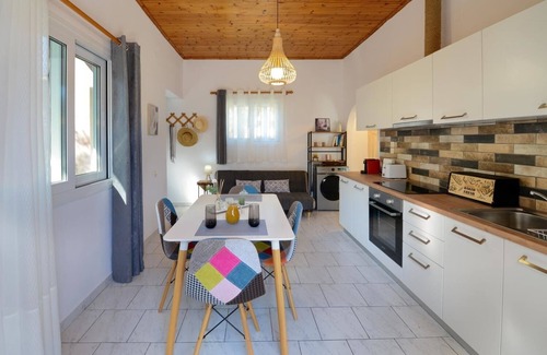 Koutsi Apartment | Meraki Apartment - One Bedroom Apartment, Sleeps 3