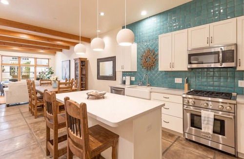 Menlo Park House | Mercado San Agustin/2 BR 2.5 BA/Patio/Garage