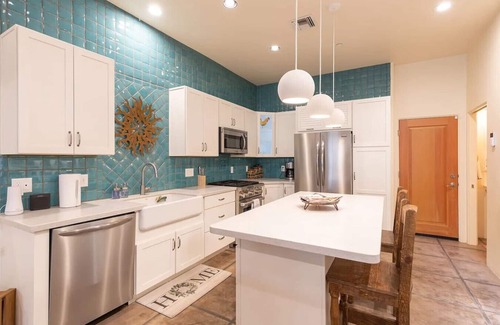 Menlo Park House | Mercado San Agustin/2 BR 2.5 BA/Patio/Garage