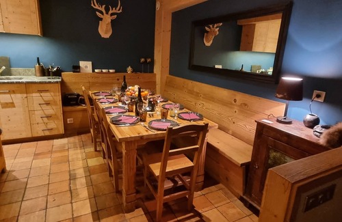 Le Raffort Ski Chalet | Meribel Charming chalet near the slopes with Sauna and Jacuzzi