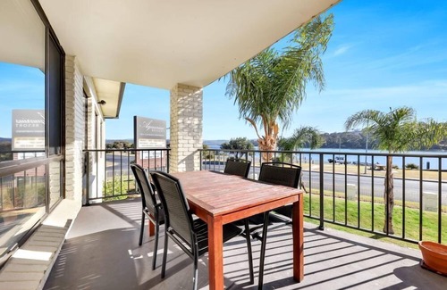 Merimbula Apartment | Merimbula Aquarius - 3 bedroom Deluxe Lake View