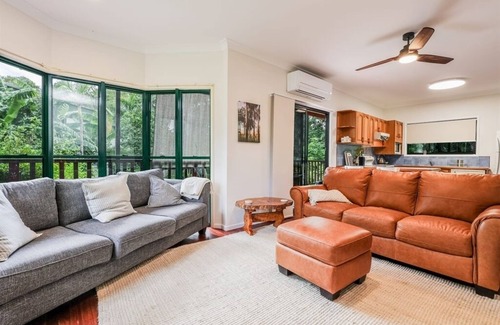 Agnes Water Apartment | Merindah - Four-Bedroom Modern Pet-Friendly Home in Central Agnes Water