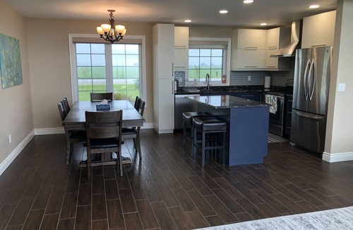 Merlin House | Merlin Home With Amazing Lake Erie Views