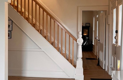 Victoria Villa | Mermaid Cove | Cozy Room with Ensuite | Sunset Views of Main St. | Sleeps 2