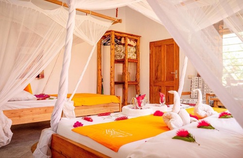 Arusha Cabin | Meru View Lodge