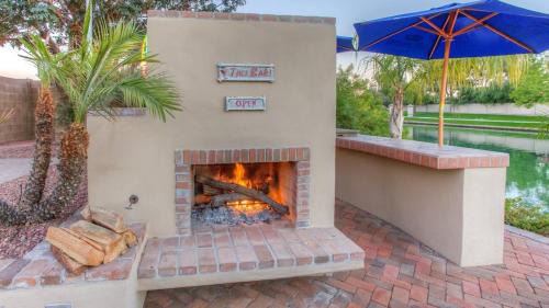 Dobson Ranch House | Mesa Lake Front House With Pool and Hot Tub