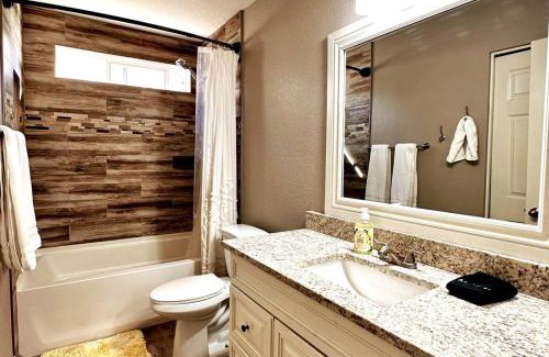 Encanto Neighborhood House | Mesa Oasis Private Pool Spacious! 10+ guests 7 Beds New, Great Location!