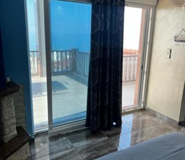 Nea Mesagkala Apartment | MESAGGALA PALACE No 2 FIRSTLINE SEA