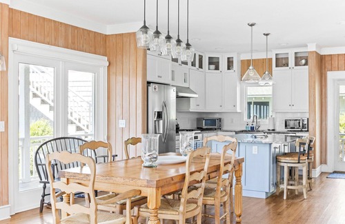 Flora's Bluff House | Mesmerizing Views 4 BR Plus Pet Friendly Bhi Club 5 Star Home Experience