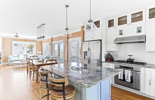 Flora's Bluff House | Mesmerizing Views 4 BR Plus Pet Friendly Bhi Club 5 Star Home Experience