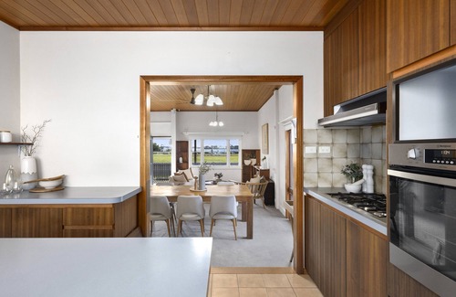 Queenscliff Cottage | Message to enquiry how you can have a few nights stay for FREE !