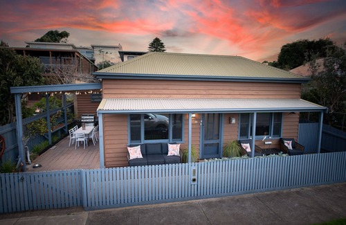Queenscliff Cottage | Message to enquiry how you can have a few nights stay for FREE !