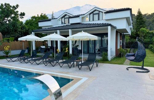 Kemer Villa | - Meta Homes -