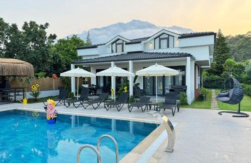 Kemer Villa | - Meta Homes -