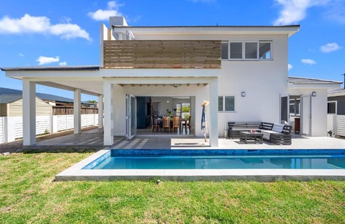 Betty's Bay House | Metalasia Four by Host Agents
