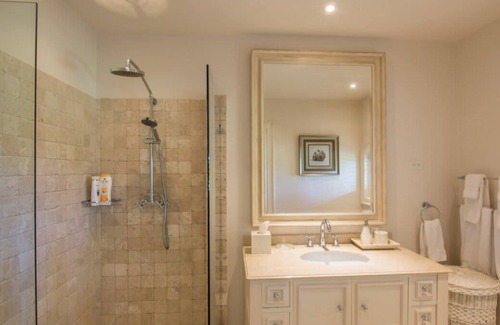 Paynes Bay Villa | Meticulously Designed 7-Bedroom Property