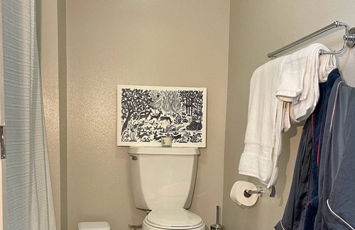 Pasadena Apartment | Metro Oasis with garden patio, family friendly