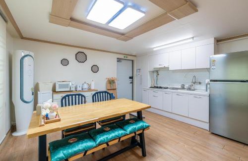 Seo-gu Apartment | Metro Stay Daejeon Cozy home at transport hub