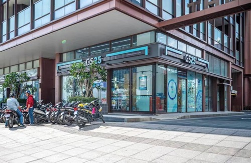 Ben Nghe Apartment | Metropole Retreat Iconic City View Pool & Gym