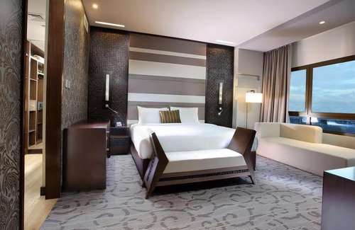 Sheikh Zayed Road Hotel | Metropolitan Hotel Dubai