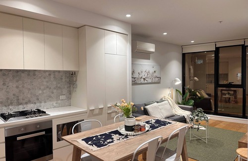 Box Hill Apartment | Metropolitan Oasis, 2B1B Apartment Box Hill
