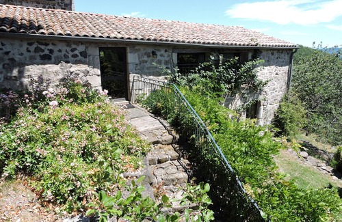Pourcheres Cottage | Meublé de 4 à 14 personnes. Aire extérieur privée 300 m². Piscine commune.