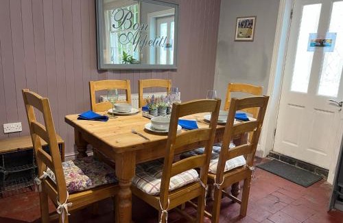 Tewkesbury House | Mews House, Tewkesbury town centre, hot tub, pets