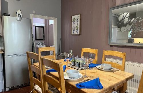 Tewkesbury House | Mews House, Tewkesbury town centre, hot tub, pets