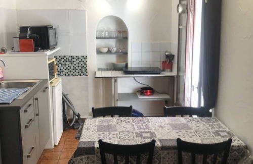 Vernier Apartment | Mezzanine studio 1.2 km from the sea