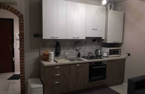 Rho House | Mezzanine studio with independent entrance inside a courtyard