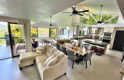 Manuel Antonio House | Mi Casa Es Su Casa, Walking distance from Beach
