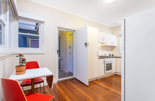 Mount Clarence House | MIA AMORE, ALBANY. COSY HOME WITH VIEWS, CENTRAL TO BEACHES AND CITY