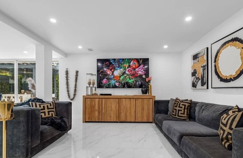 Sunset Villa | MIA MANSION W/ POOL / BBQ /CABANNA / OUTDOOR BAR