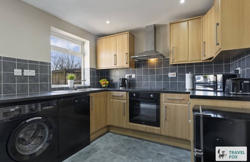 Newark upon Trent House | Mia`s House: Park view +Parking