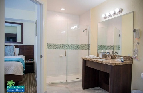 North Beach Hotel | Miami Getaway! Close to Art Deco, Port of Miami, Shopping Center! Pool