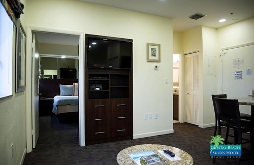 North Beach Hotel | Miami Getaway! Close to Art Deco, Port of Miami, Shopping Center! Pool