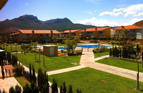 Miami Platja House | Miami Playa: New house with a communal pool and jacuzzi, close to the beach