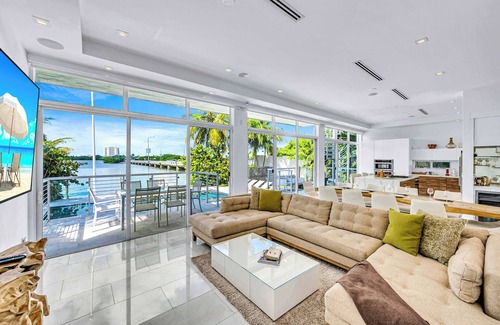 North Bay Village Villa | Miami Stunning Waterfront Villa Escape