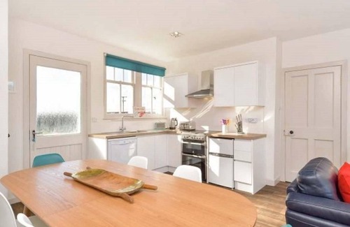 Anstruther Cottage | Mick's Cottage - a cottage that sleeps 8 guests in 4 bedrooms