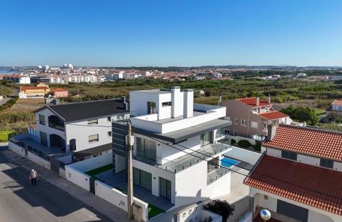 Praia de Santa Cruz Villa | Mico's House - Villa with private pool