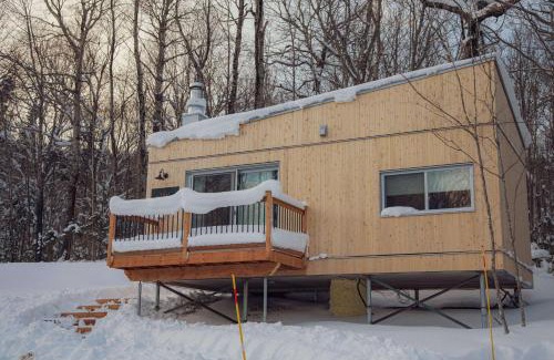 Notre-Dame-Auxiliatrice-de-Buckland Ski Chalet | Micro-Cabine in the Mountains - Solstice 5