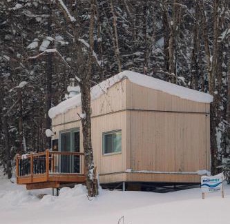 Notre-Dame-Auxiliatrice-de-Buckland Ski Chalet | Micro-Cabine in the Mountains - Solstice 5